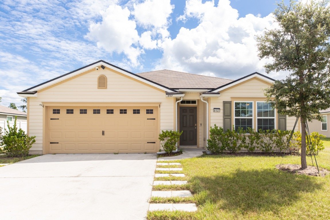 Jacksonville House: 6137 Black Stallion Dr