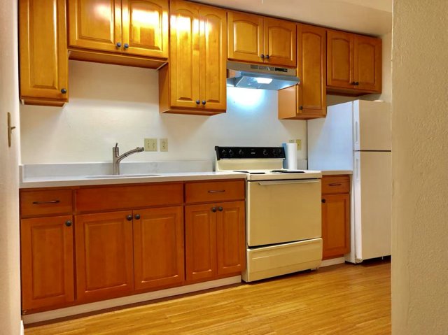 Seattle Apartment: 4226 7th Ave NE