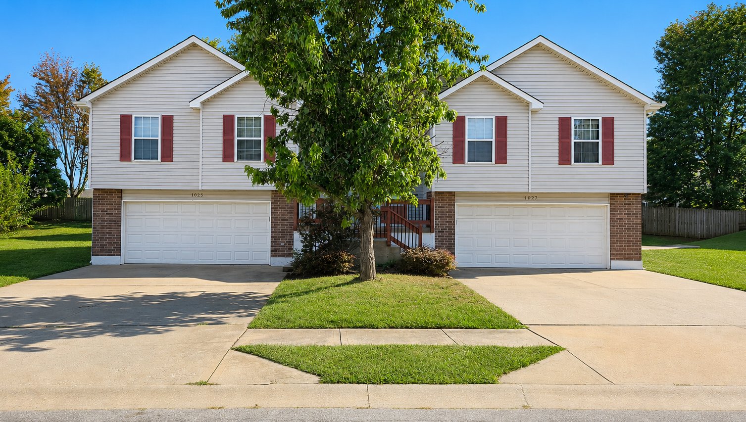 Raymore Multiplex: 1027 Kaycee Dr