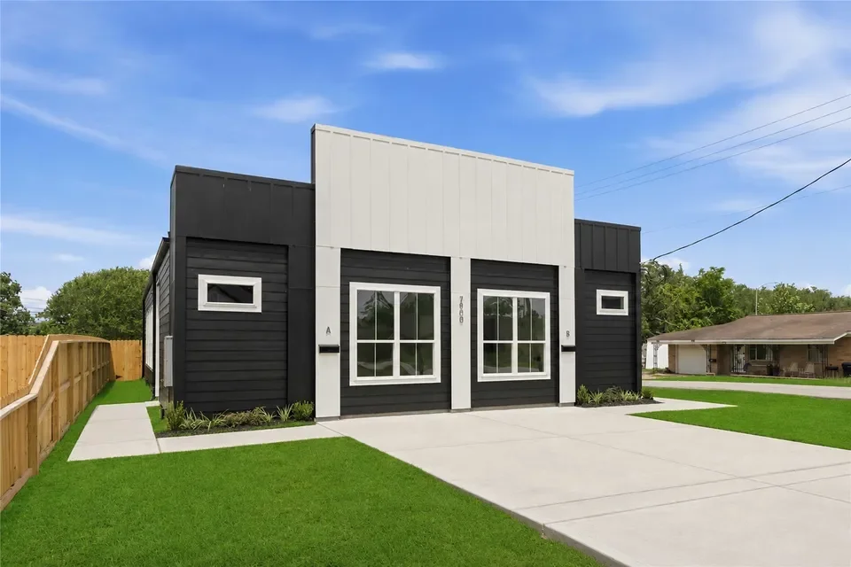3 Bedroom Multi-Family Home – 7900 Bowen St, houston, TX