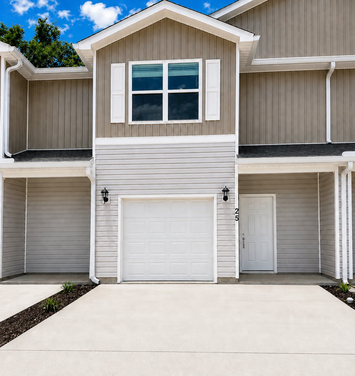 Freeport Townhome: 25 South Main Deck Drive