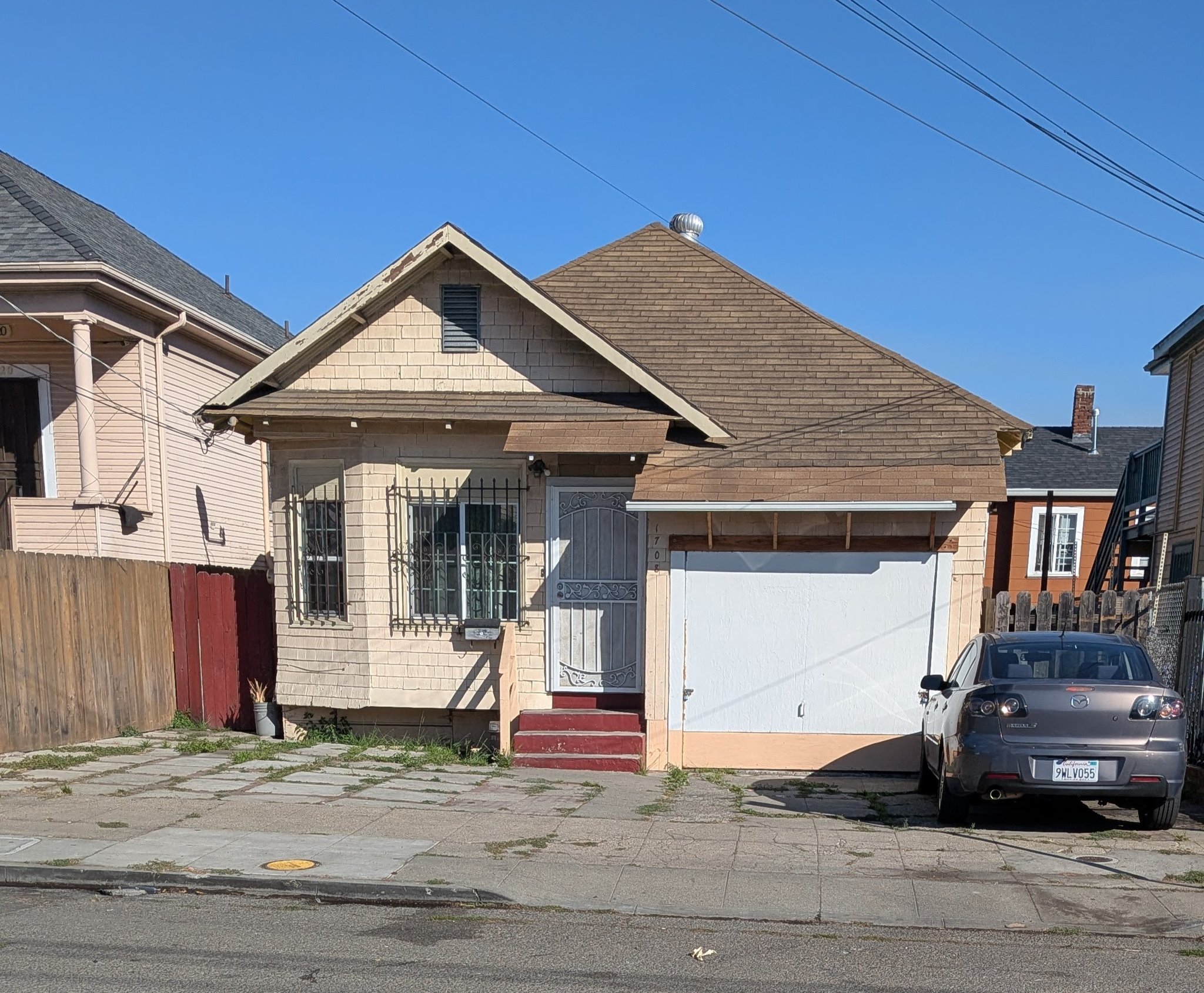 Oakland House: 1708 41st Ave