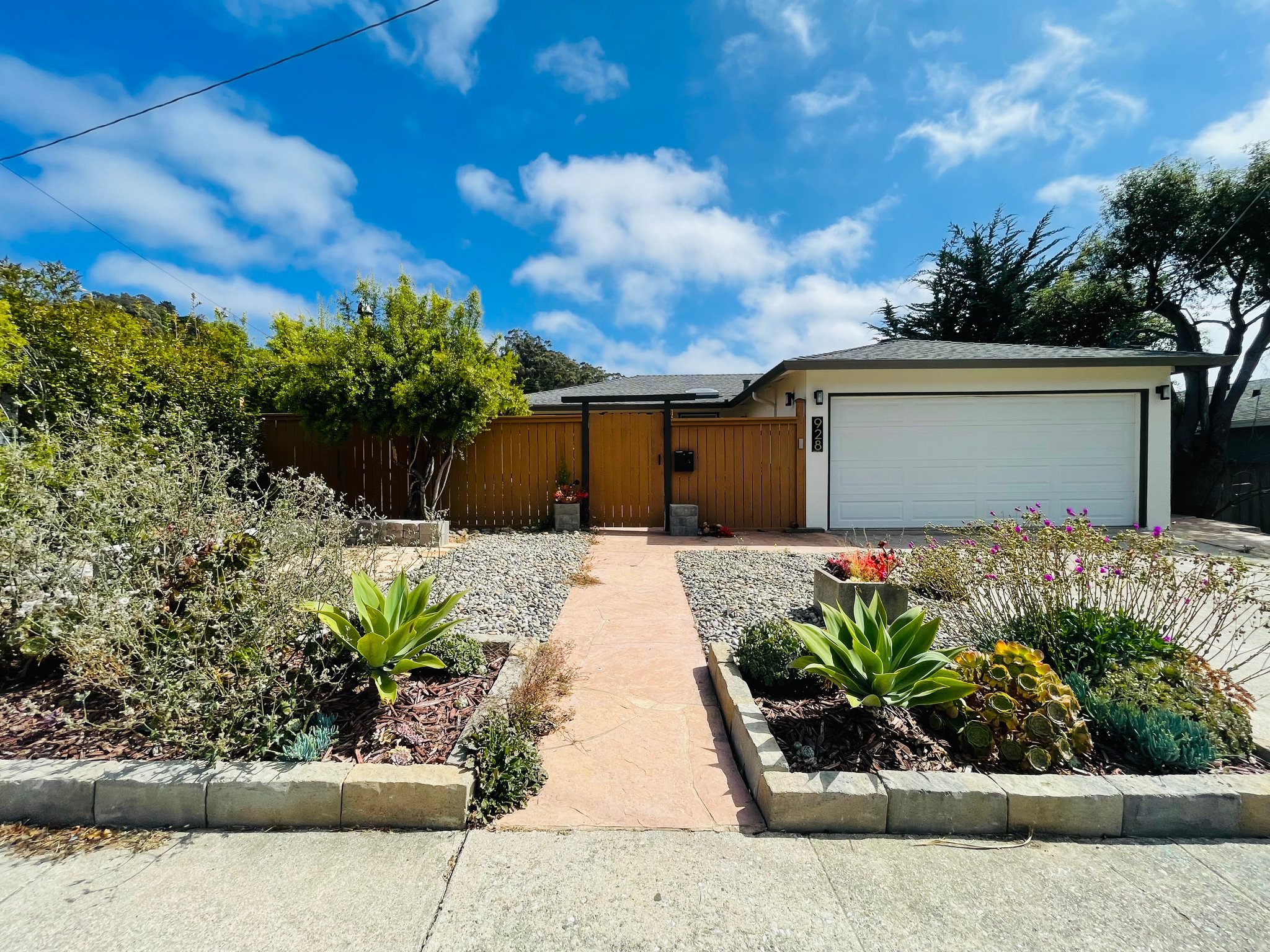 Pacifica House: 928 Serena Dr
