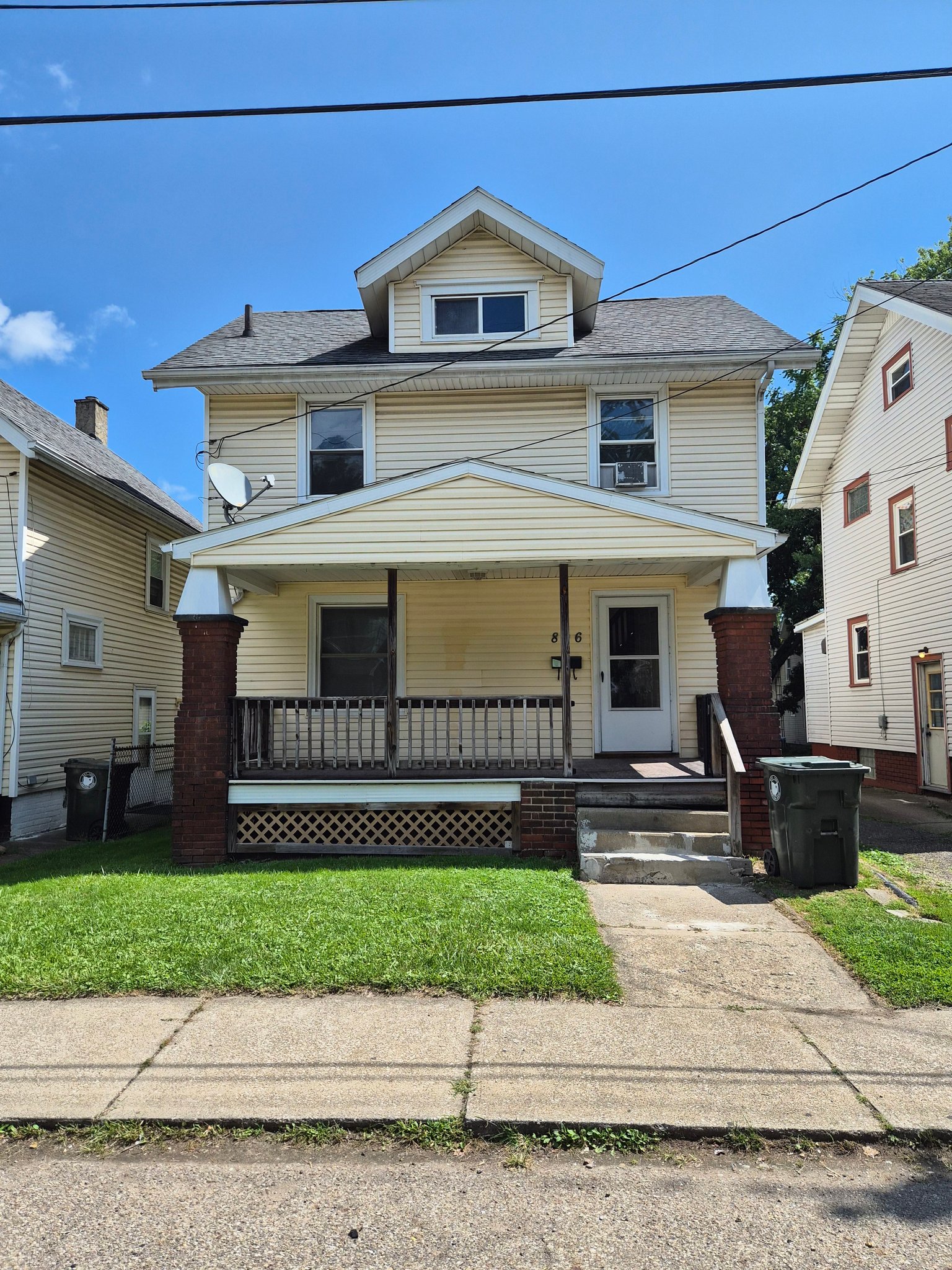 Canton House: 806 Columbus Ave NW