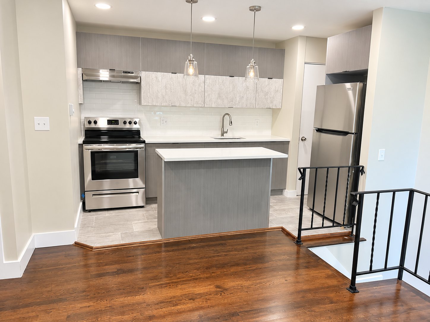 Orange Apartment: 286 S Center St