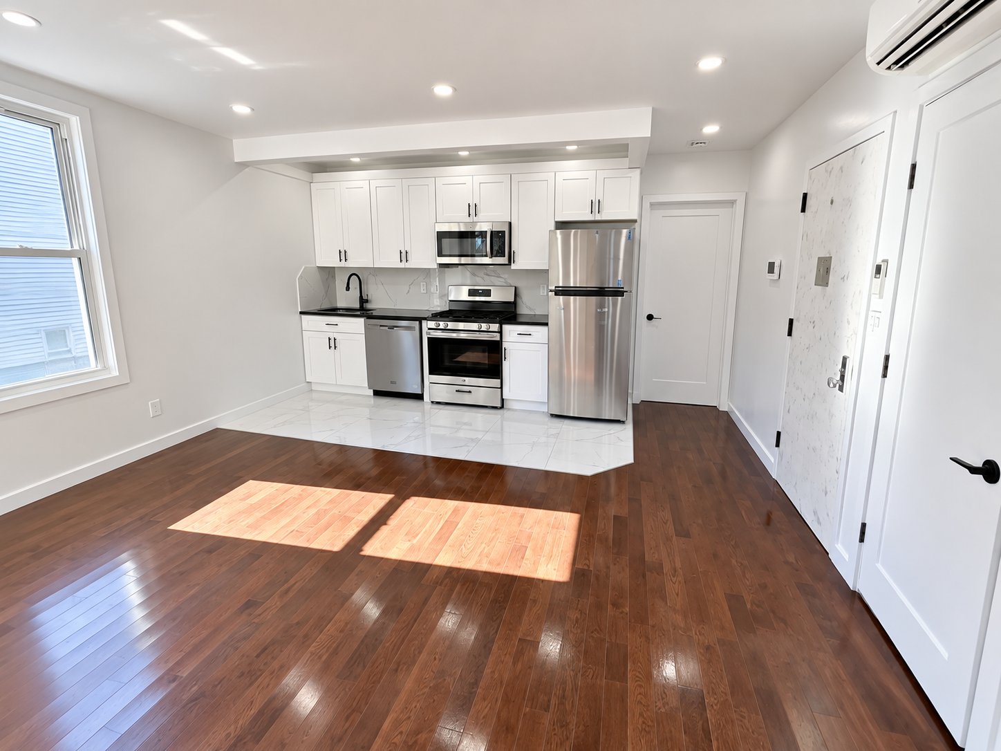 Newark Apartment: 708 Summer Ave
