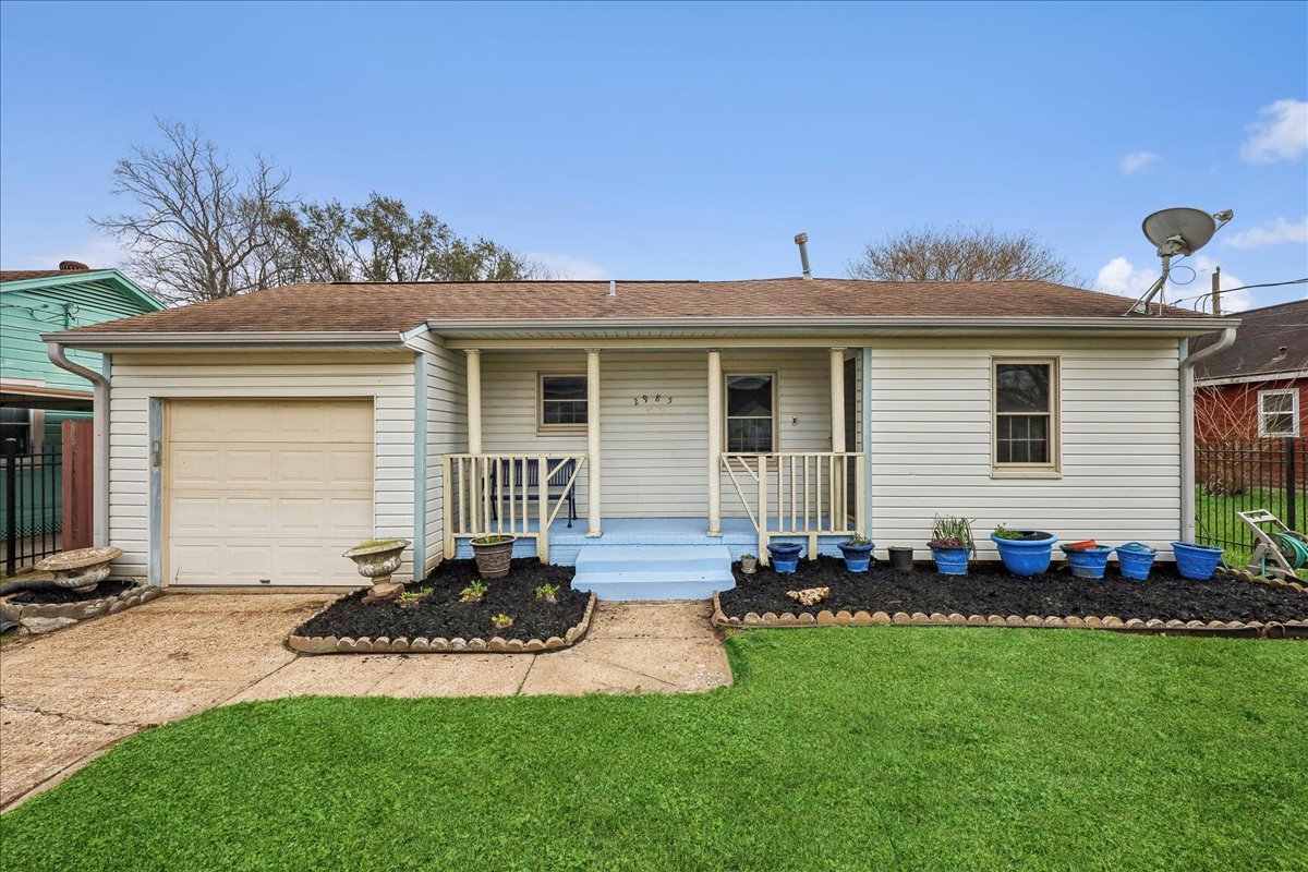 Beaumont House: 2985 Emile St