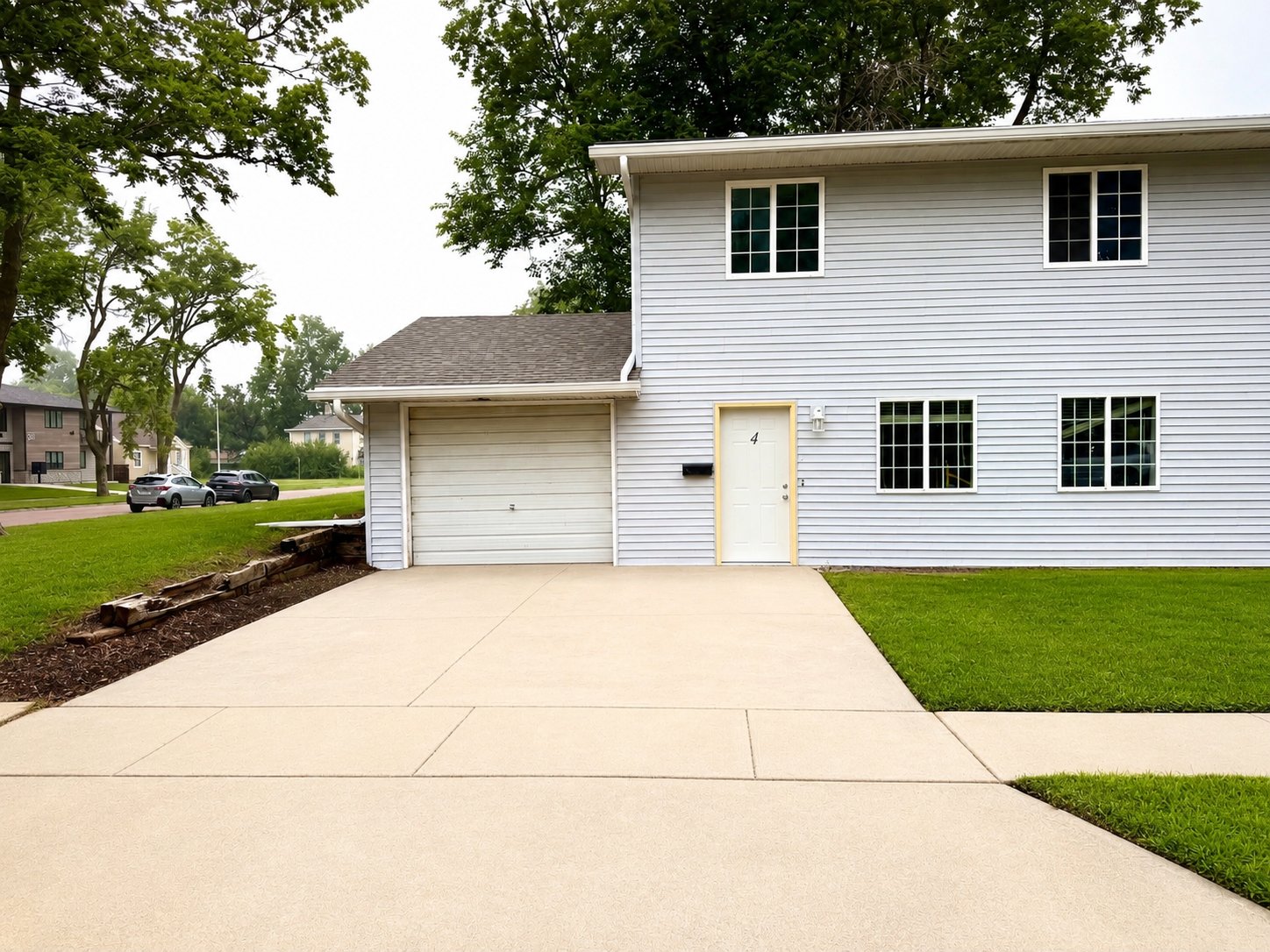 Vermillion Townhome: 4 W Clark St