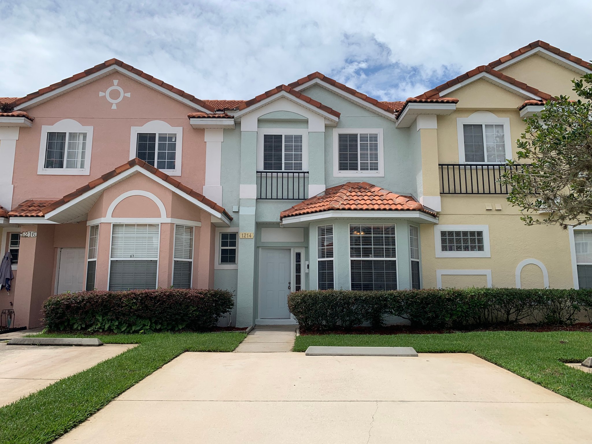 Kissimmee House: 1214 South Beach Circle