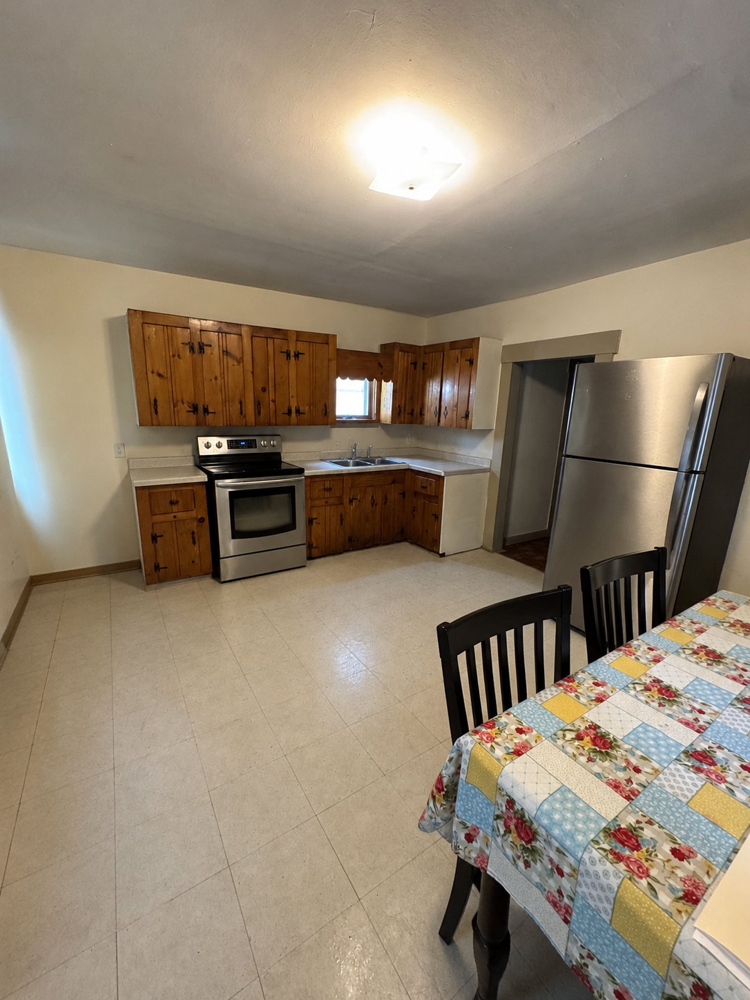 Newport Apartment: 37 Maple street