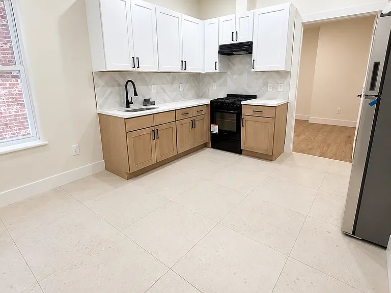Paterson Apartment: 76 Marshall St Floor 3