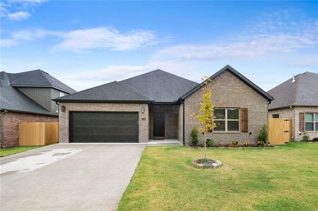 Bentonville House: 7105 SW High Meadow Blvd