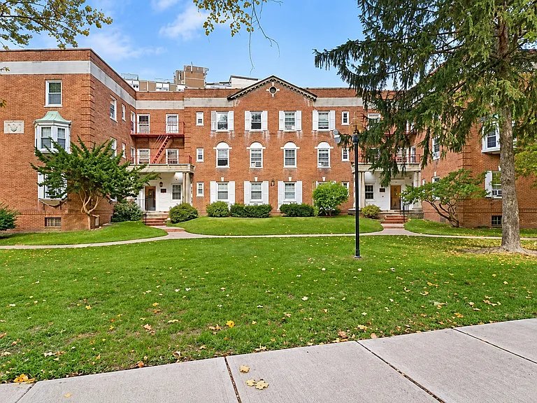 Trenton Apartment: 454 W State St