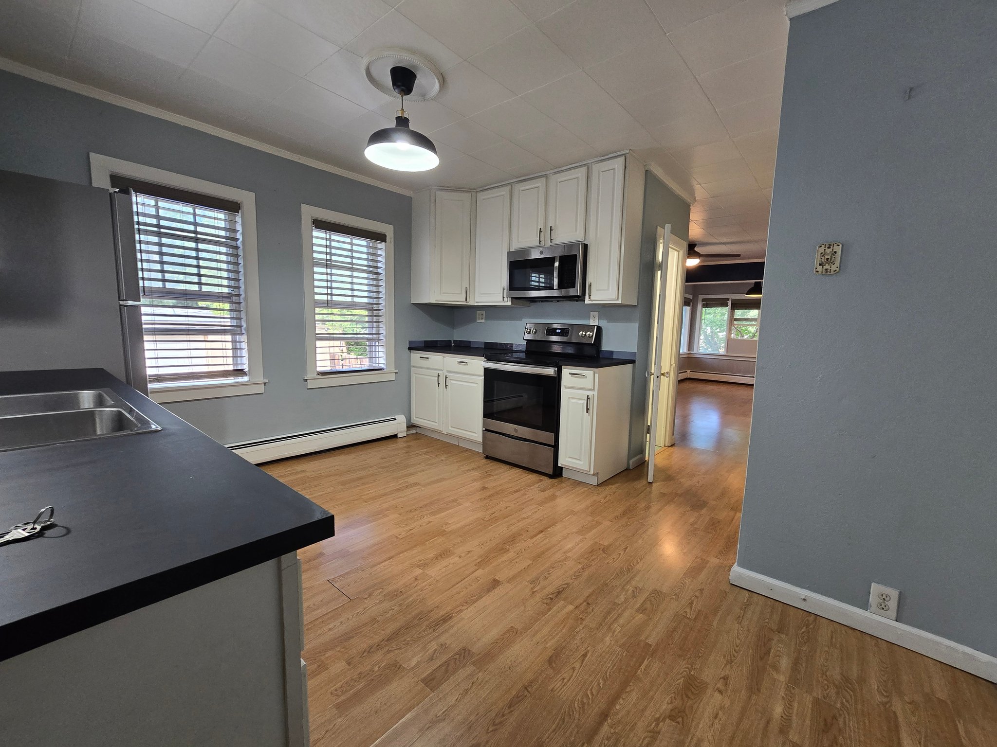 Golden Apartment: 403 23rd St.