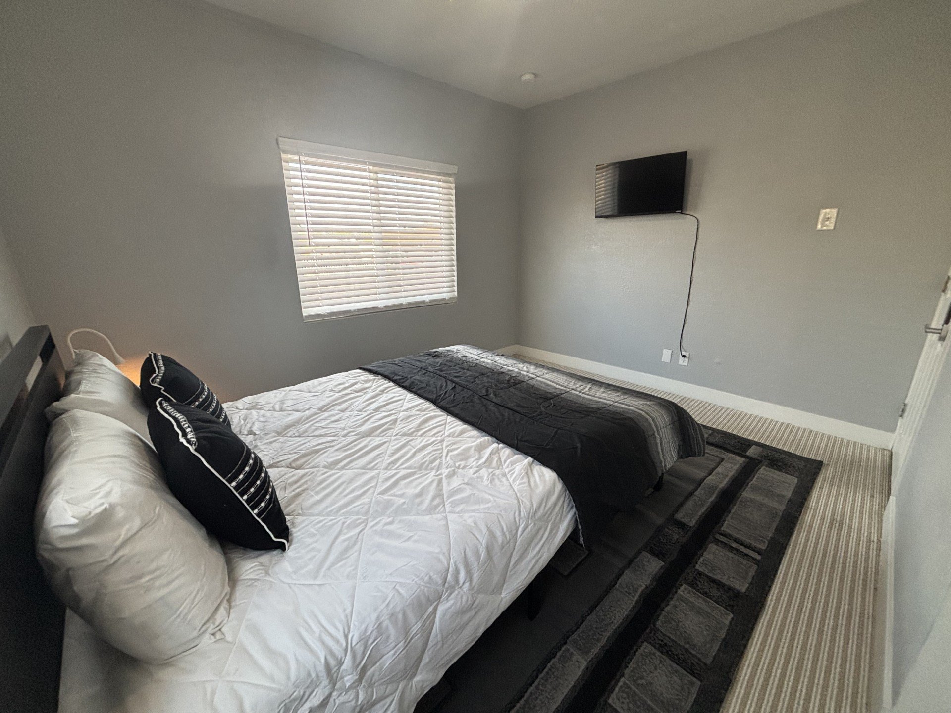 Henderson Single Room: 151 Manganese St