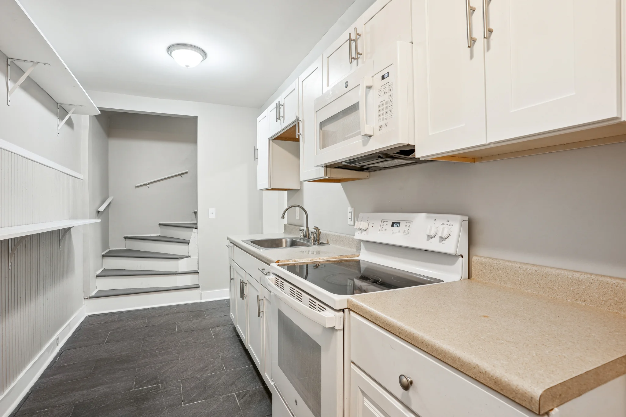 2 Bedroom Multi-Family Home – 1643 Ralph David Abernathy Blvd, Atlanta, GA