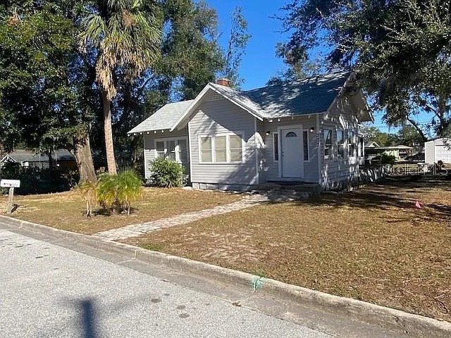 Groveland House: 373 E Waldo St