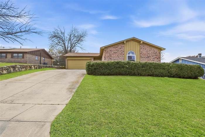 Fort Worth House: 7833 Davenport Ave