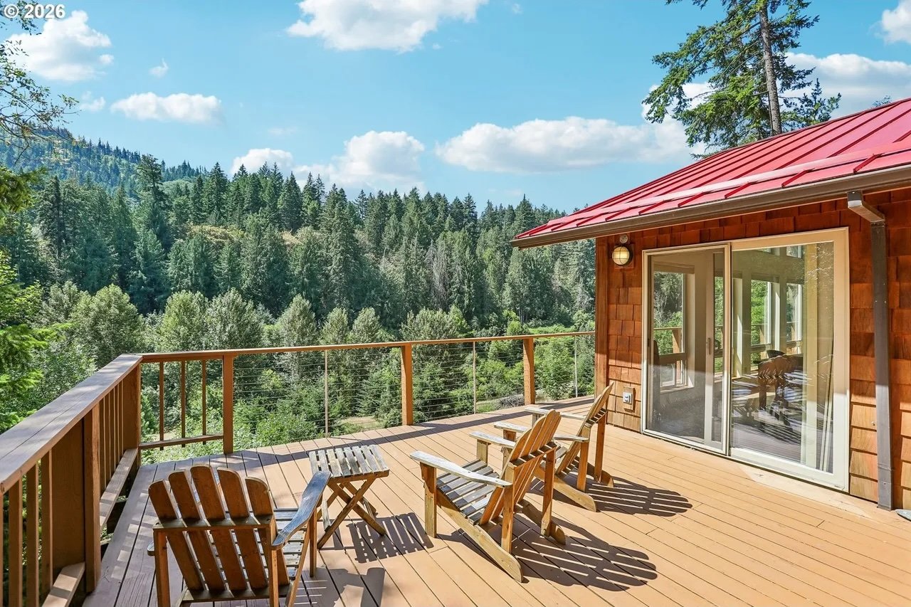 White Salmon House: 331 Lakeview Rd