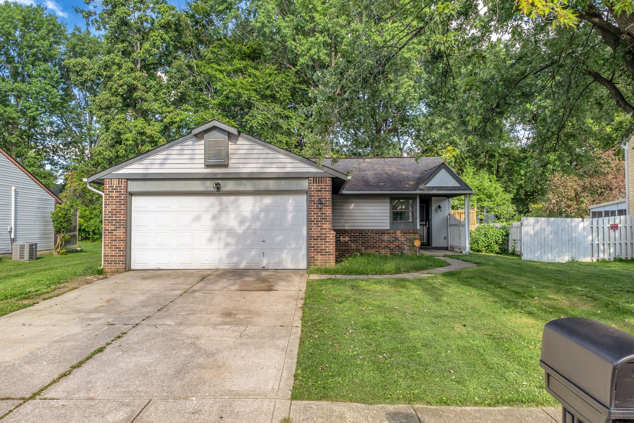 Indianapolis House: 833 Delray Dr