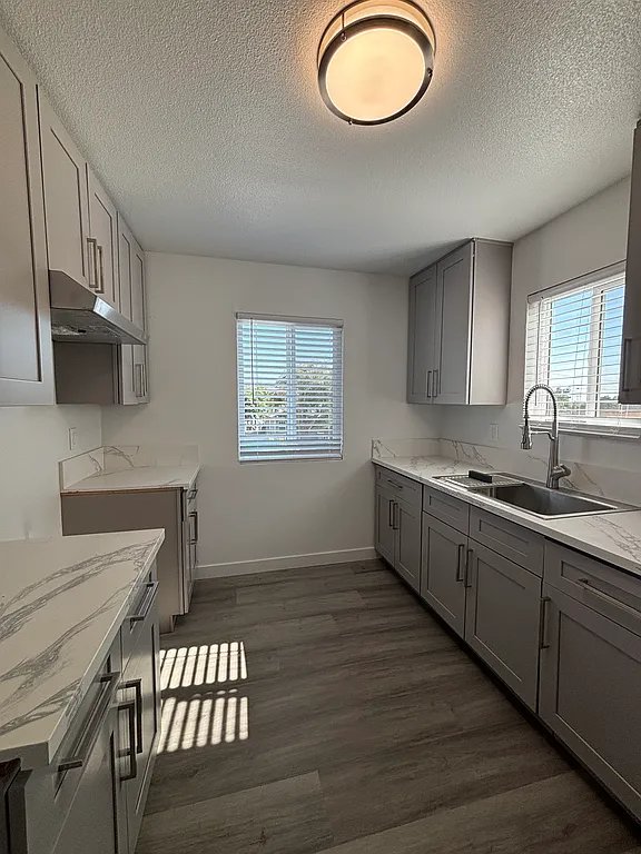 Santa Ana Apartment: 1610 W Civic Center Dr #4