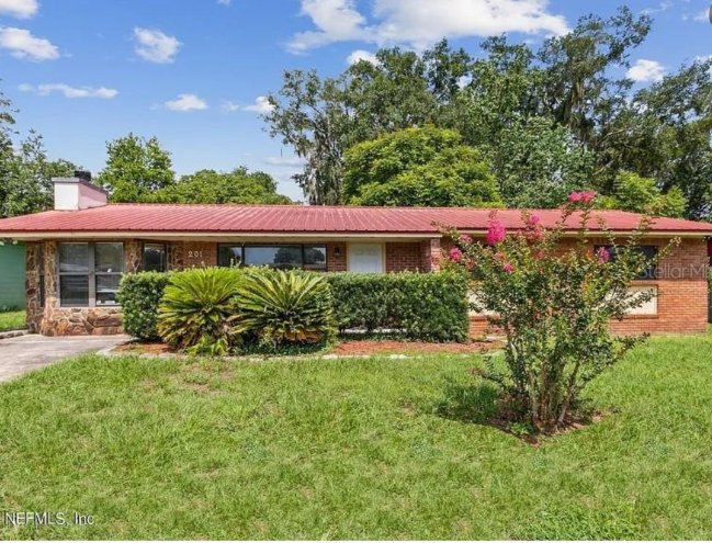 Palatka House: 201 Mimosa Dr