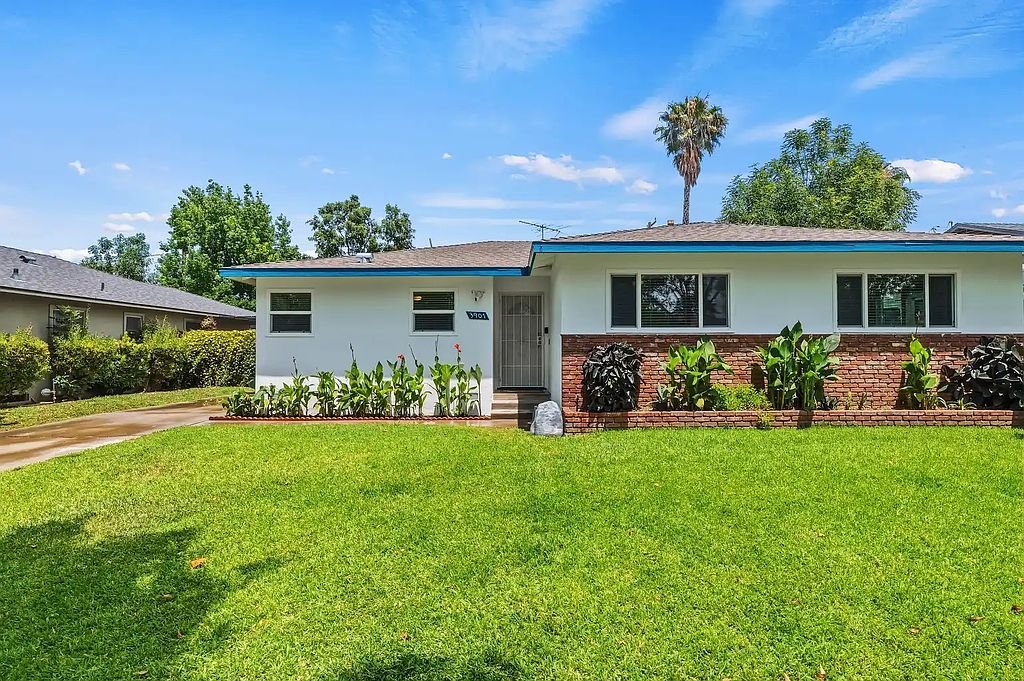 Riverside House: 3907 Donald Ave