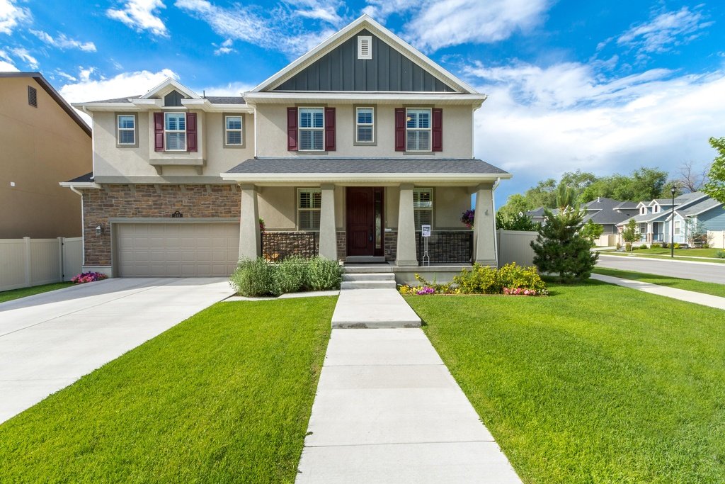 Sandy House: 243 E Flicker Dr