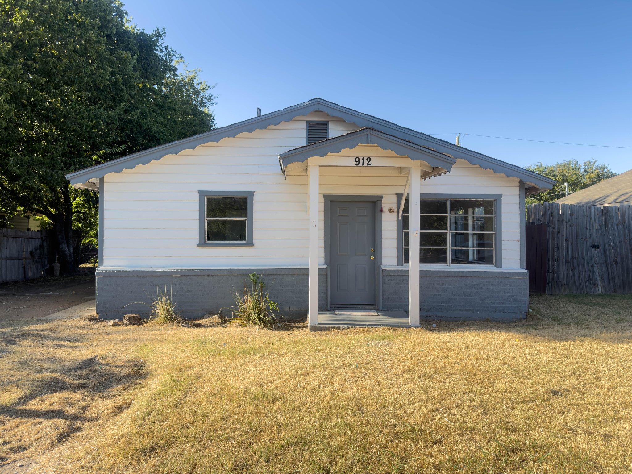 Mineral Wells House: 912 SW 17th St
