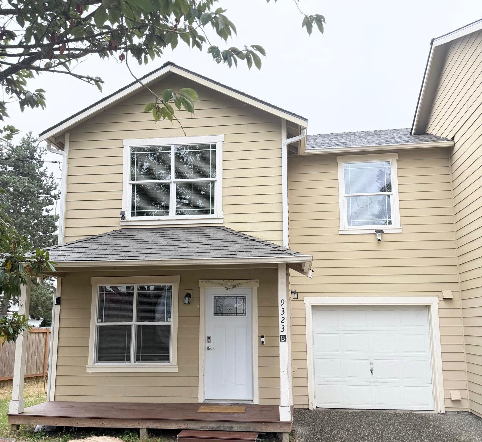 Everett House: 9323 4th Ave W