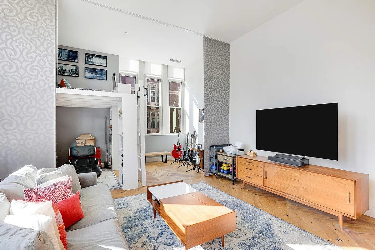 New York Condo: 220 W 148th St