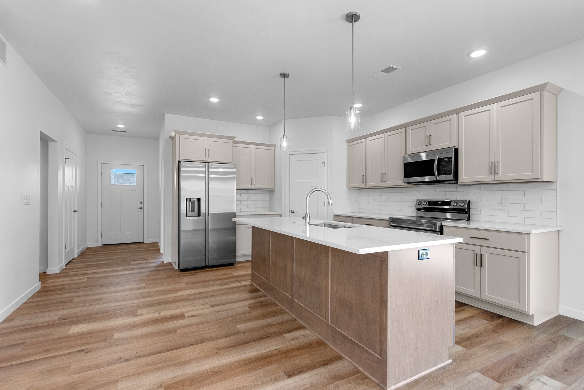 Green Bay Townhome: 2709 Sachet Pl