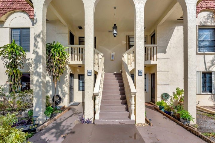 POMPANO BEACH Condo: 138 S CYPRESS ROAD