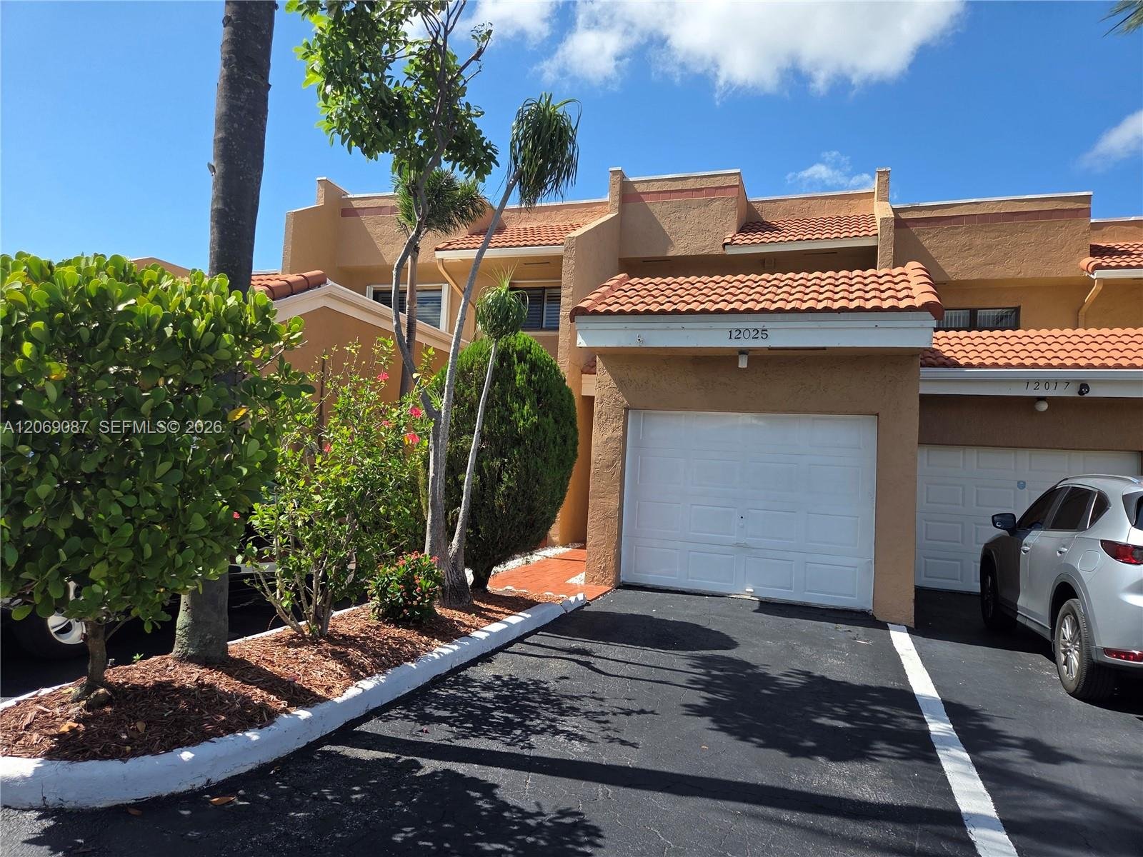 PEMBROKE PINES Townhome: 12025 S Las Palmas Dr # 12025