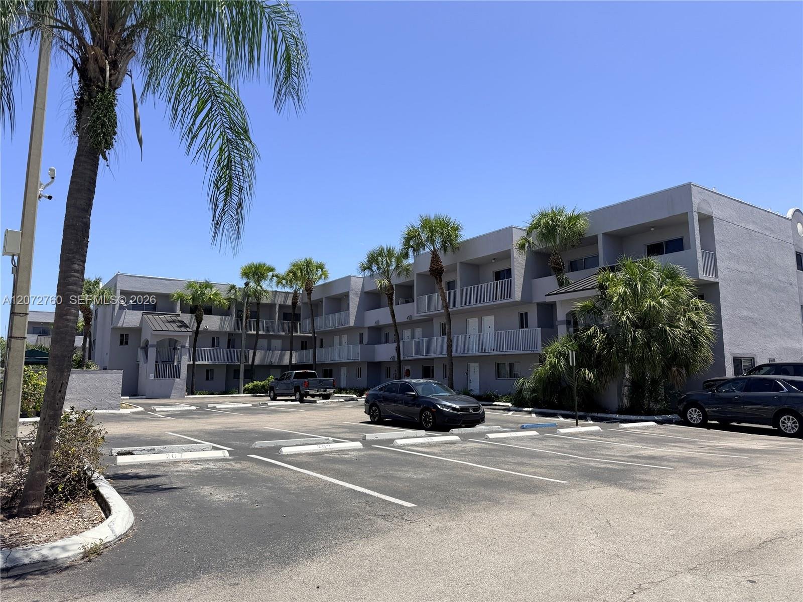 hialeah Condo: 2710 W 76th St # 206