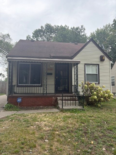 Detroit House: 20100 Ferguson St