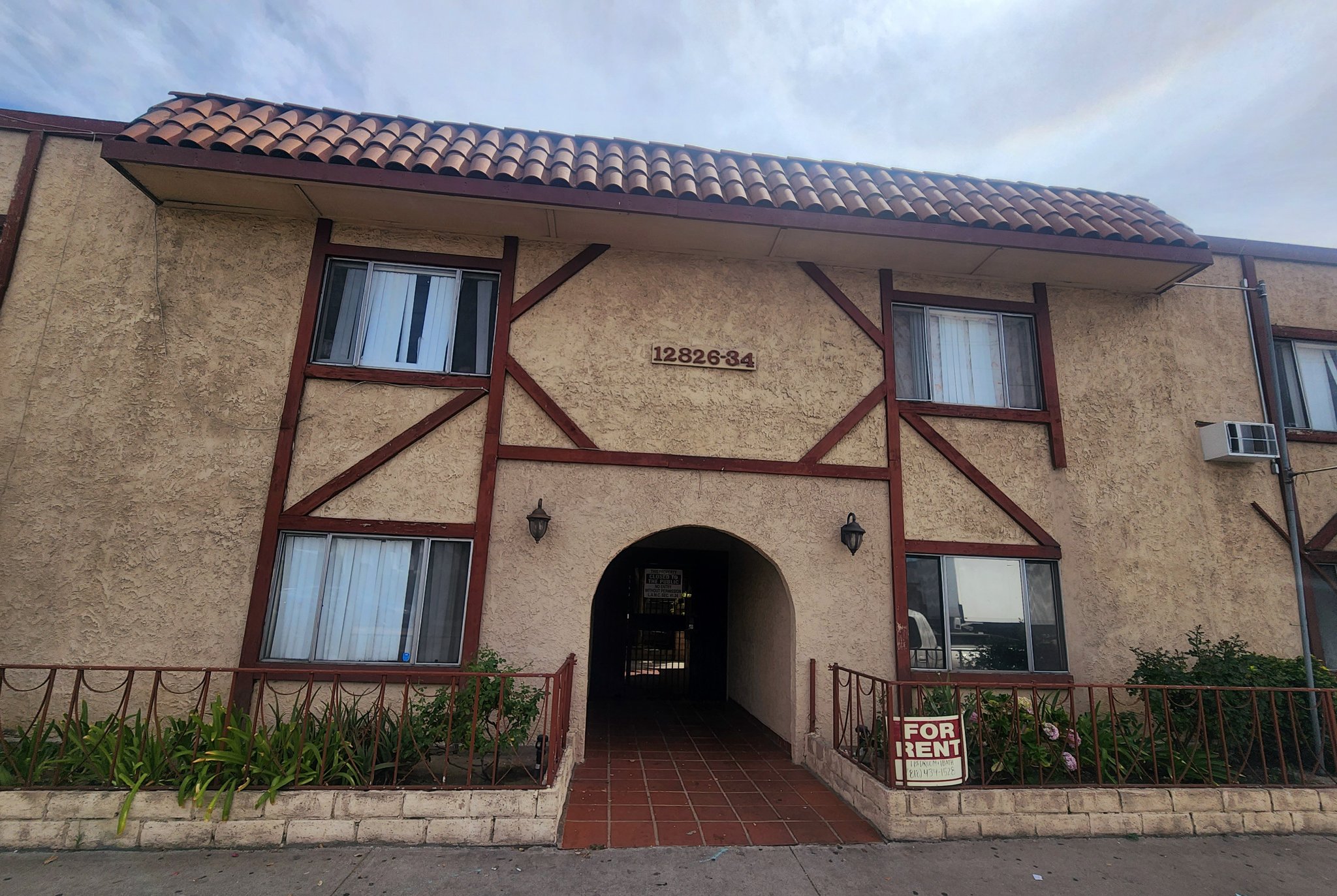 North Hollywood Apartment: 12826-34 Vanowen Street