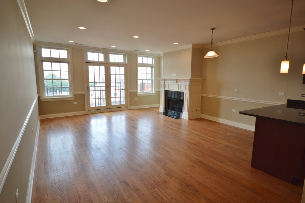 Chicago Apartment: 3355 N Clark St