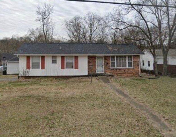 Hendersonville House: 122 Two Valley Rd