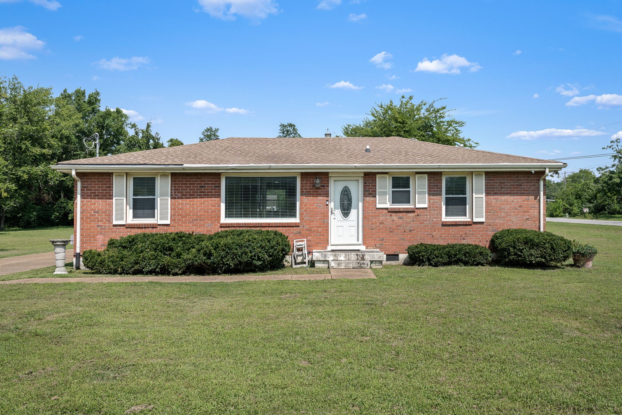 Nashville House: 3308 W Hamilton Ave