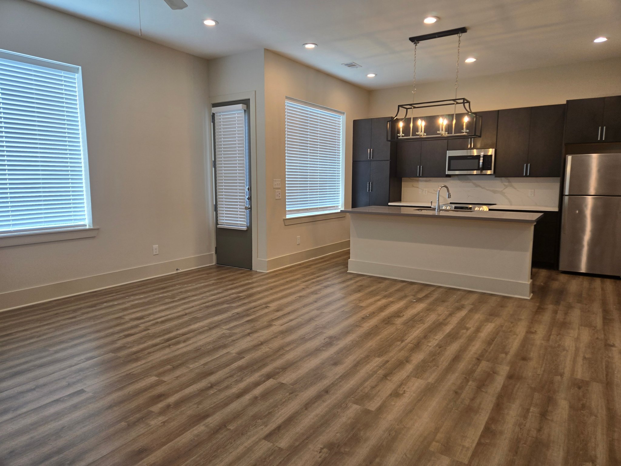 College Station Apartment: 213 Holleman Dr E
