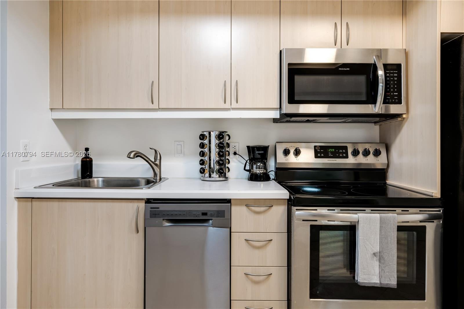 Miami Condo: 2951 S Bayshore Dr # 815