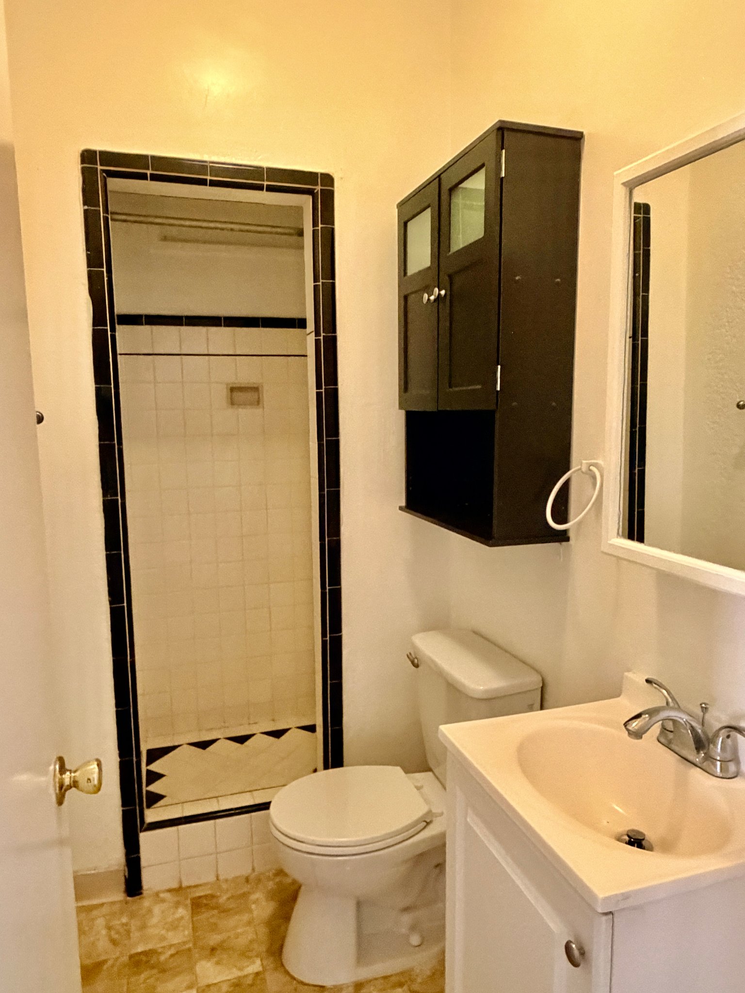 Los Angeles Apartment: 350 Spaulding Ave
