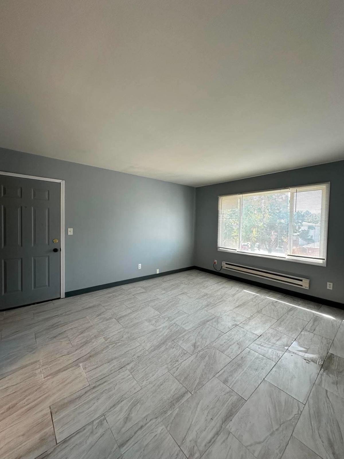Lincoln Apartment: 1212 E Street