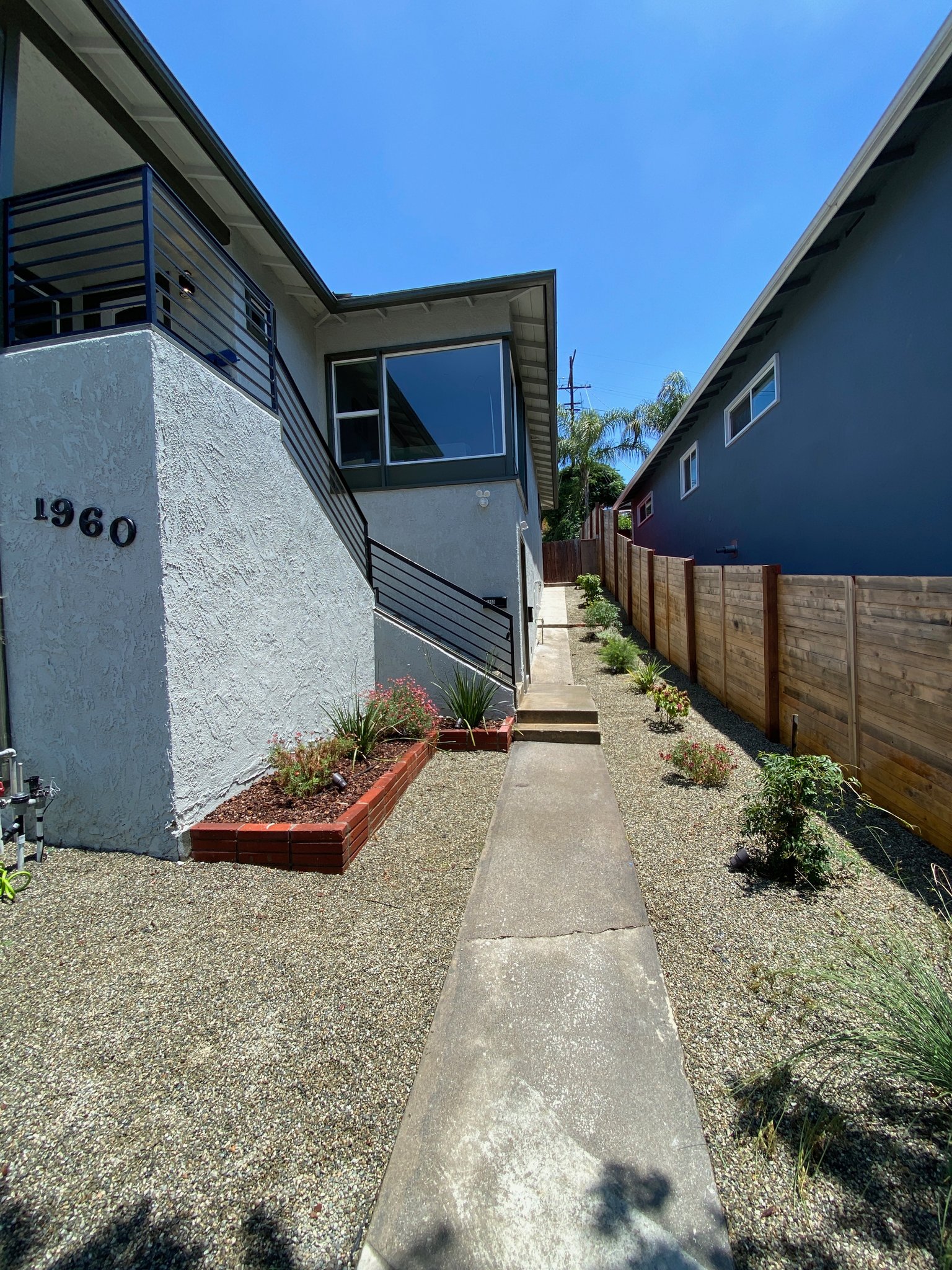 Los Angeles Apartment: 1960 Lansdowne ave