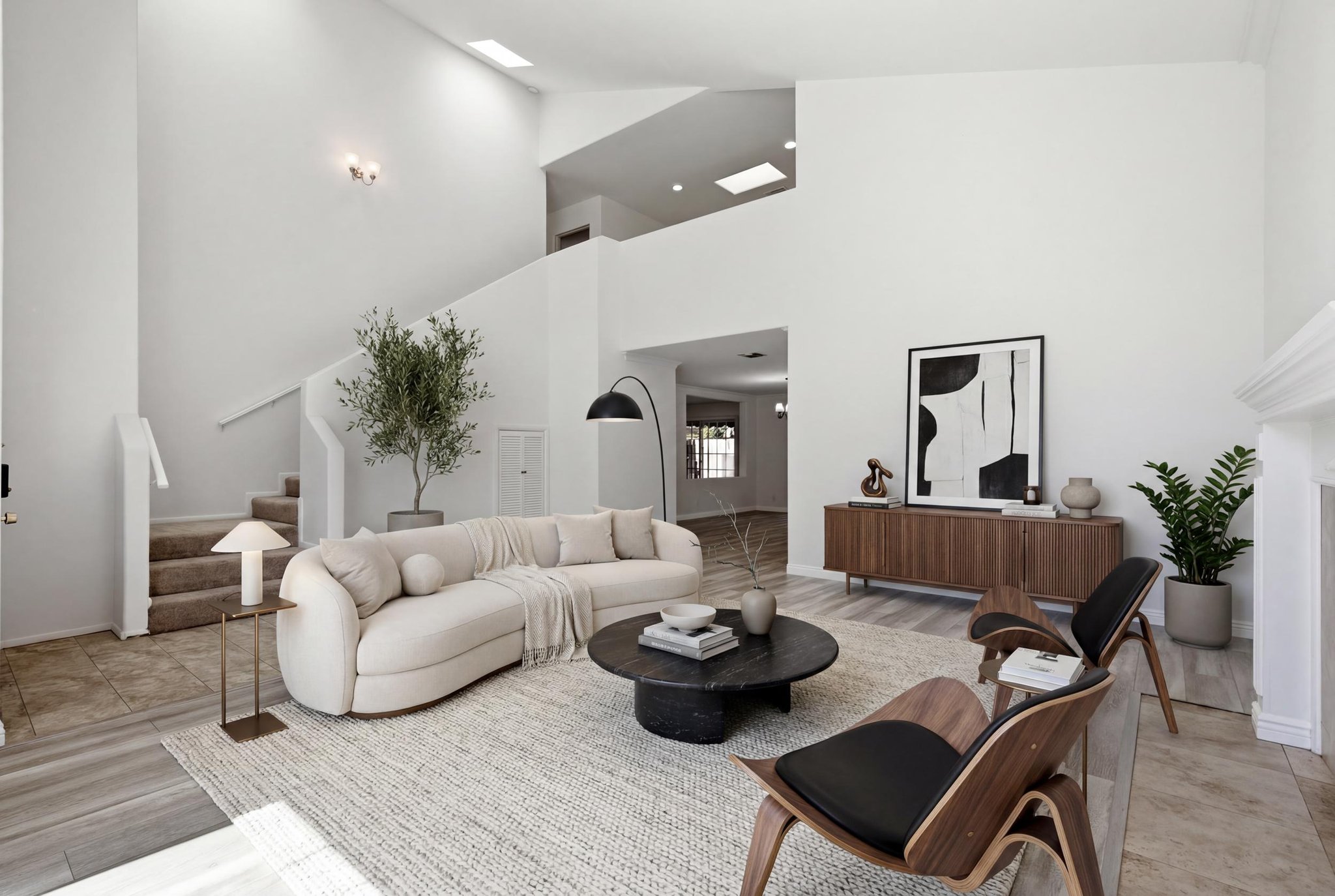 Tarzana House: 19250 Oxnard St