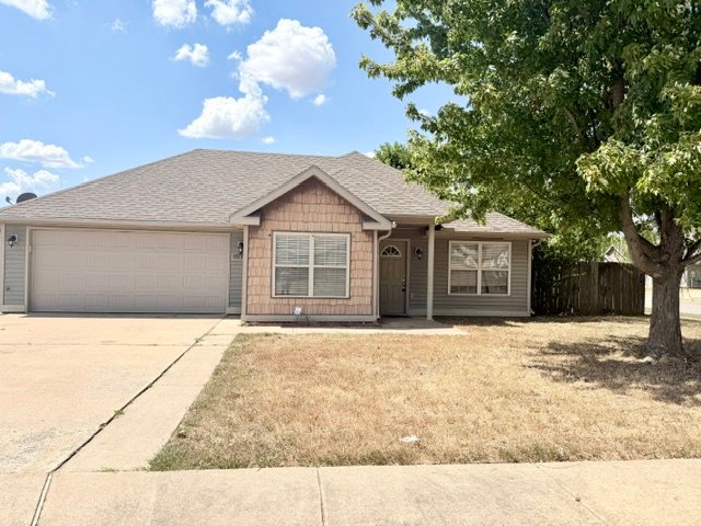 Bentonville House: 5300 SW Regent Rd
