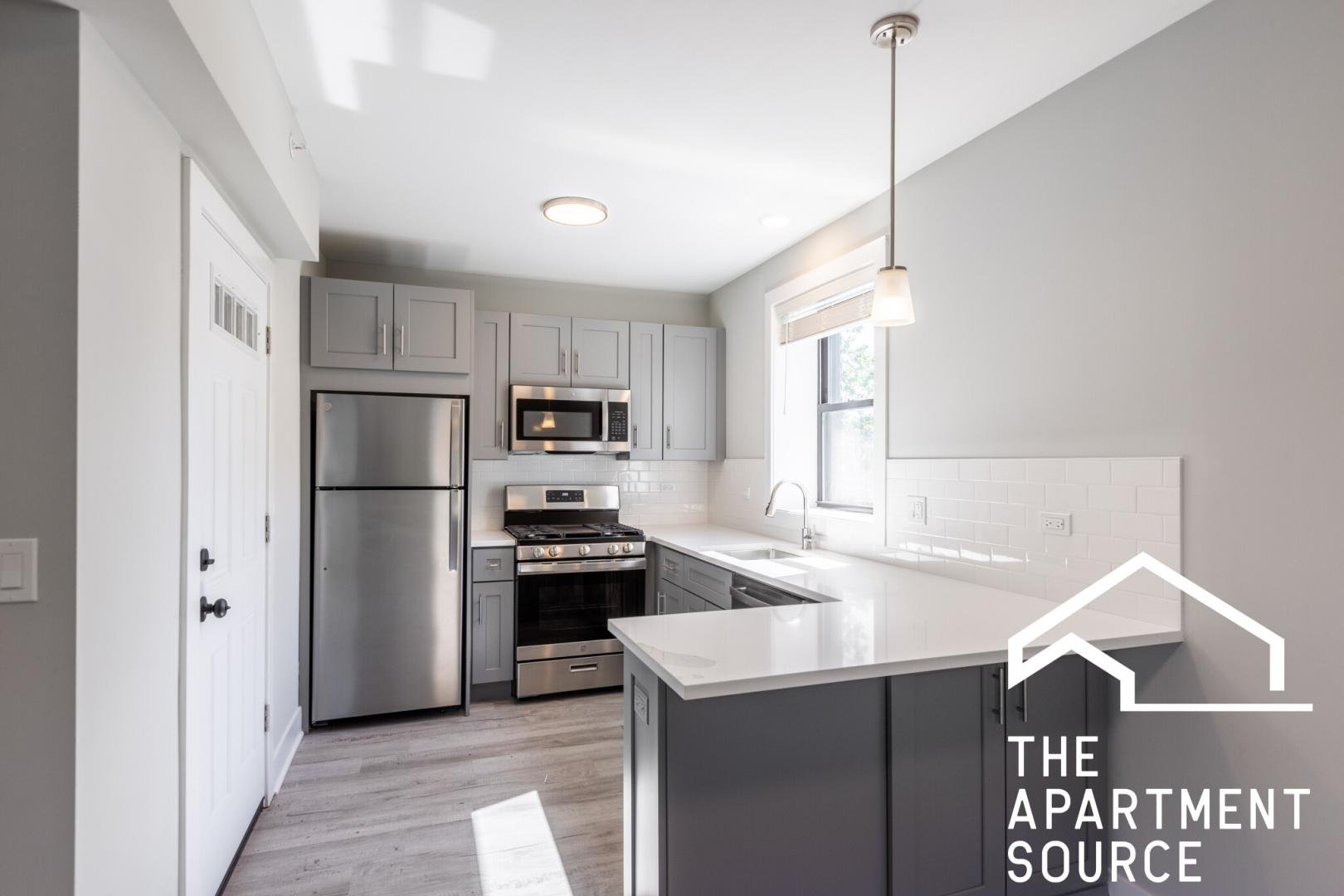 Evanston Apartment: 1133 Oak Avenue