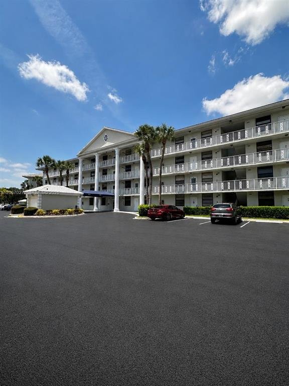 Davie Condo: 1719 Whitehall Dr