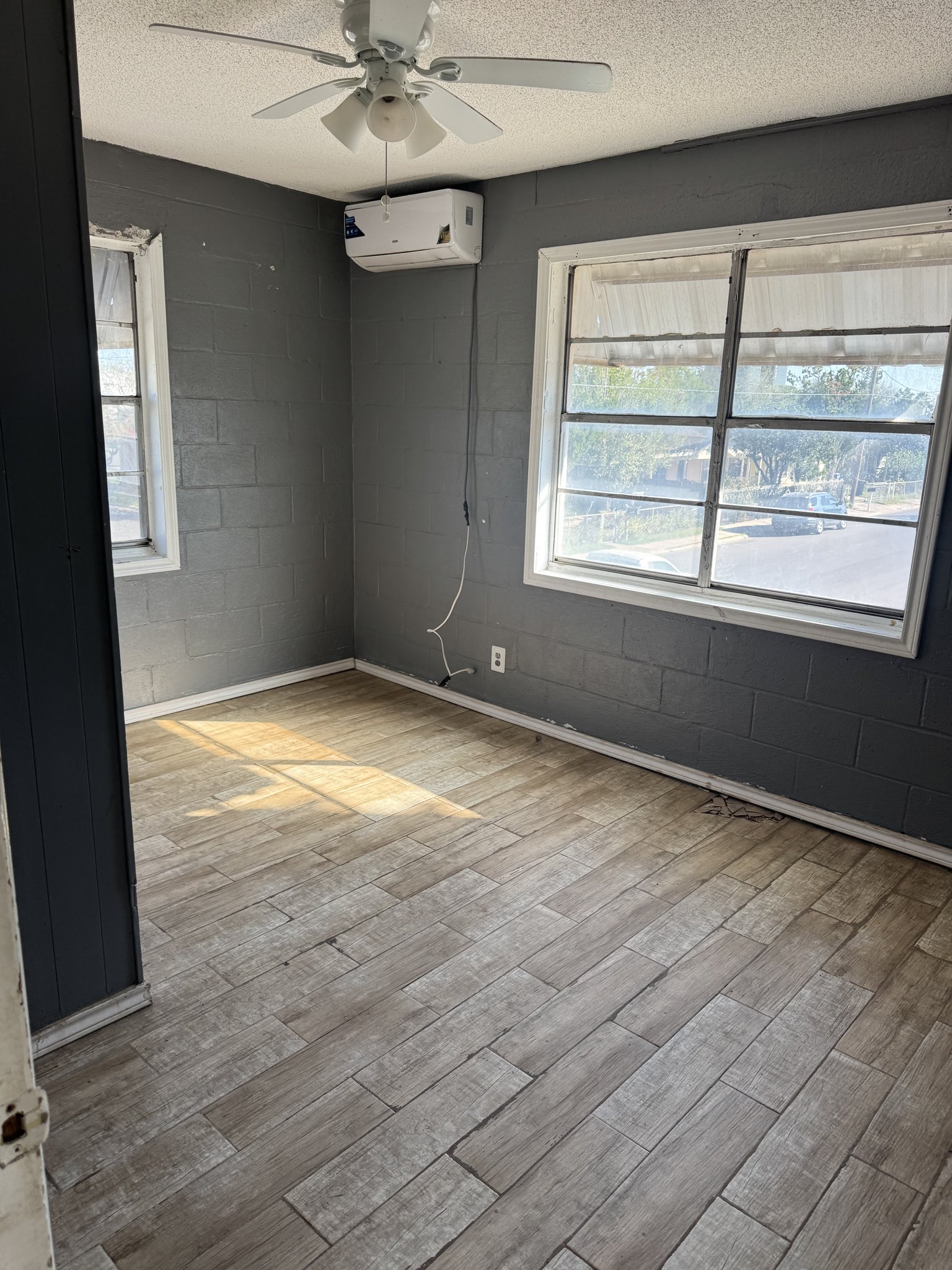 McAllen Apartment: 300 S 2nd Apt /Ste B